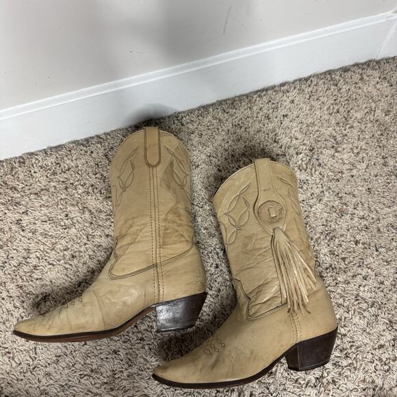 Laredo Womens Crunch Tassel Boots Size 8 Tan Leather Made in USA Western Cowgirl - Picture 2 of 9